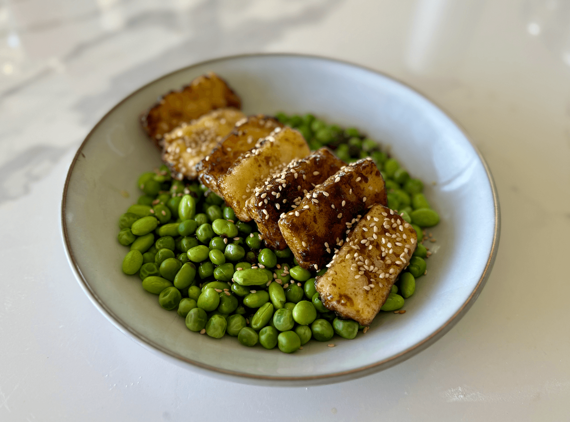 Tofu, petit pois & edamame