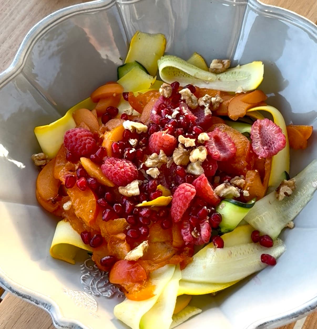 Salade courgette, abricot et framboise